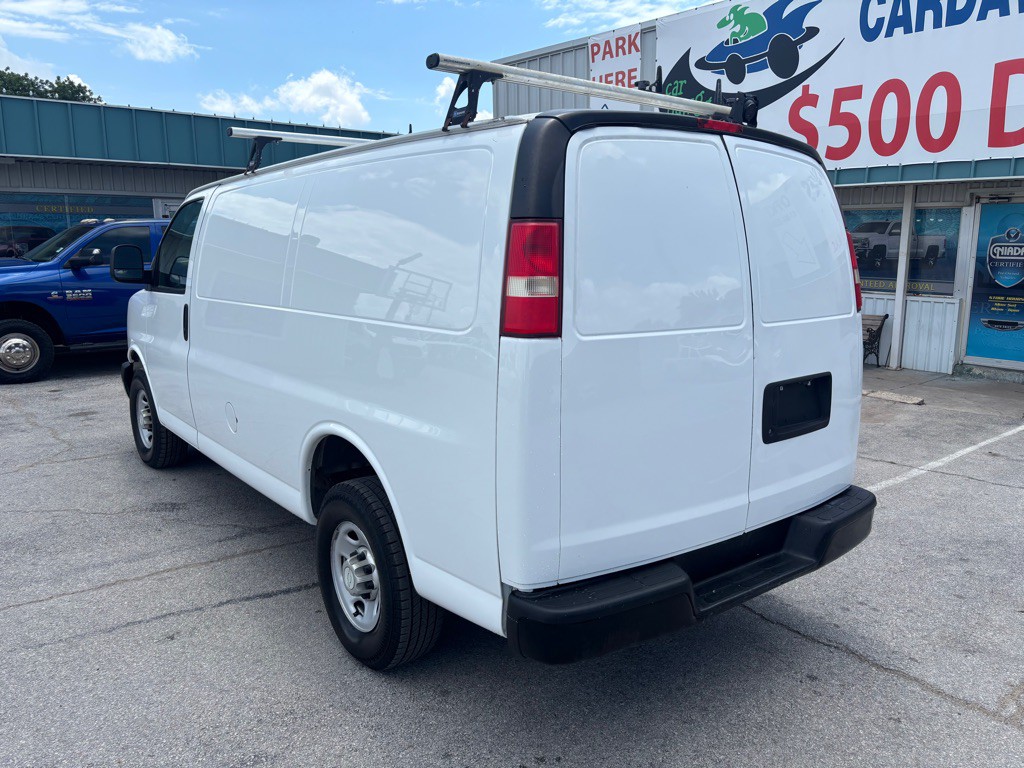 2015 Chevrolet Express Image 3