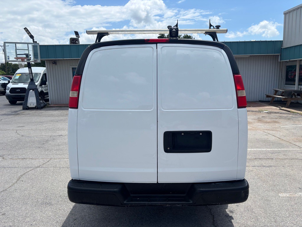 2015 Chevrolet Express Image 4