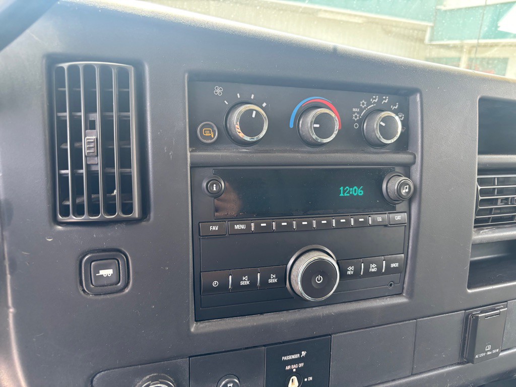 2015 Chevrolet Express Image 13