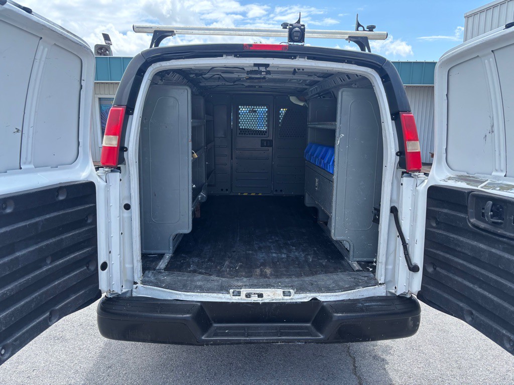 2015 Chevrolet Express Image 14