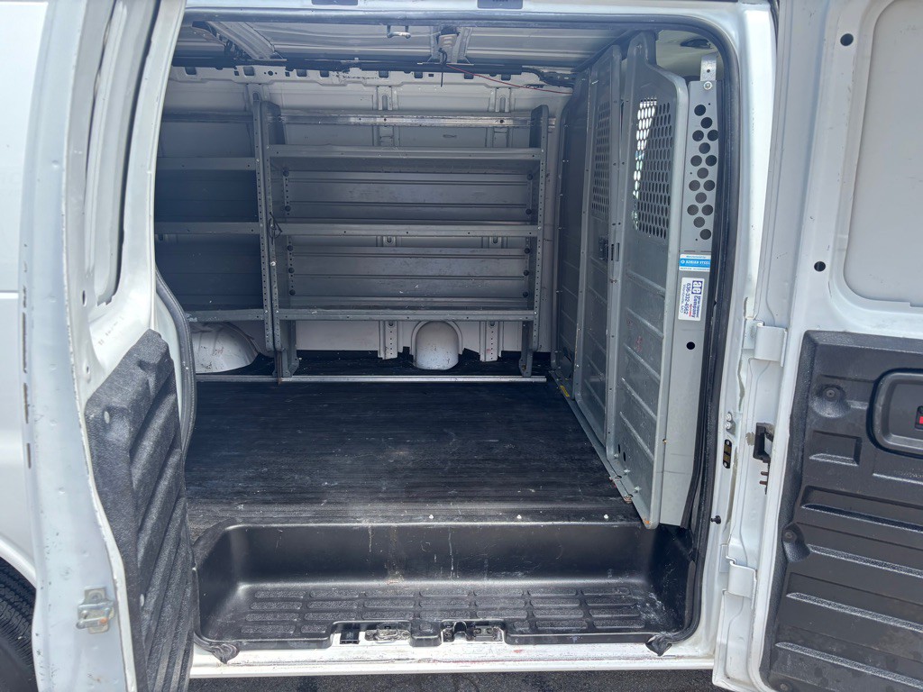 2015 Chevrolet Express Image 17
