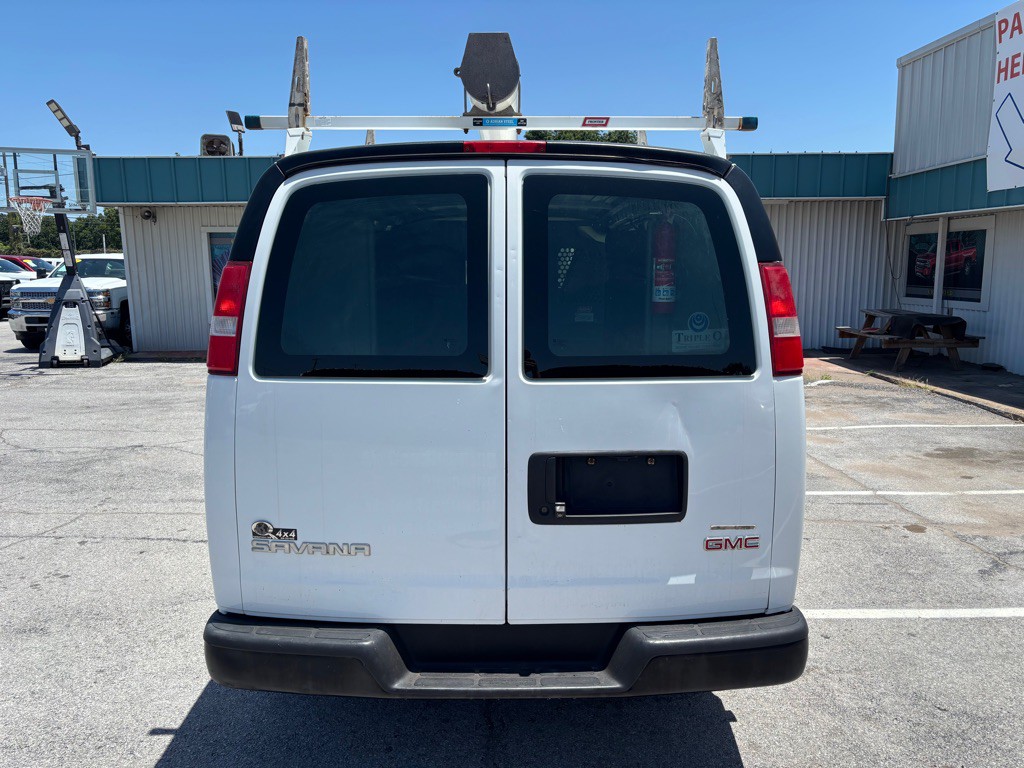 2017 GMC Savana Image 4