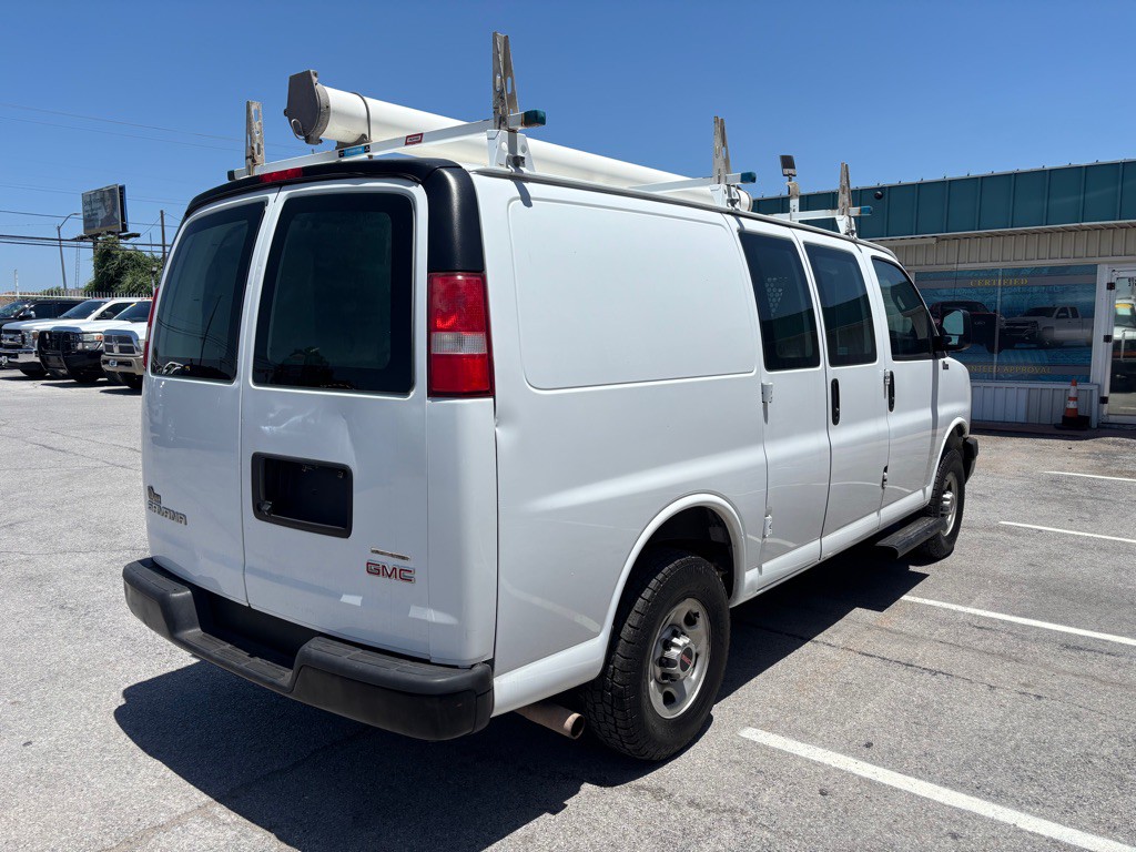 2017 GMC Savana Image 5