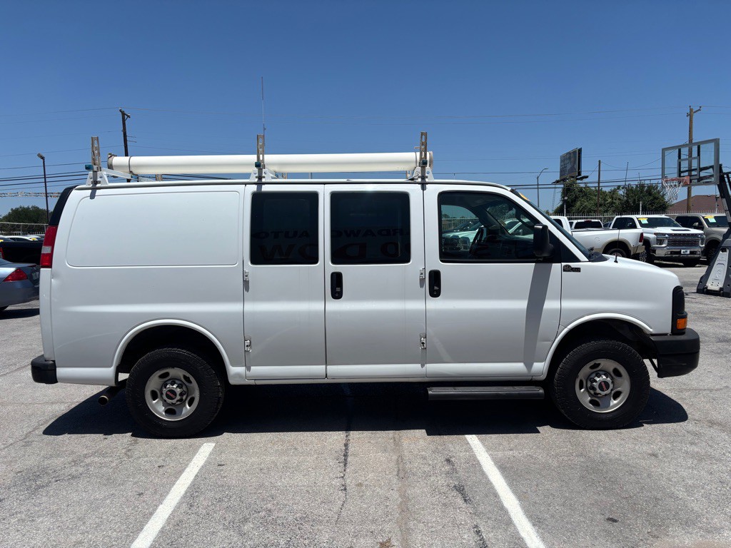 2017 GMC Savana Image 6