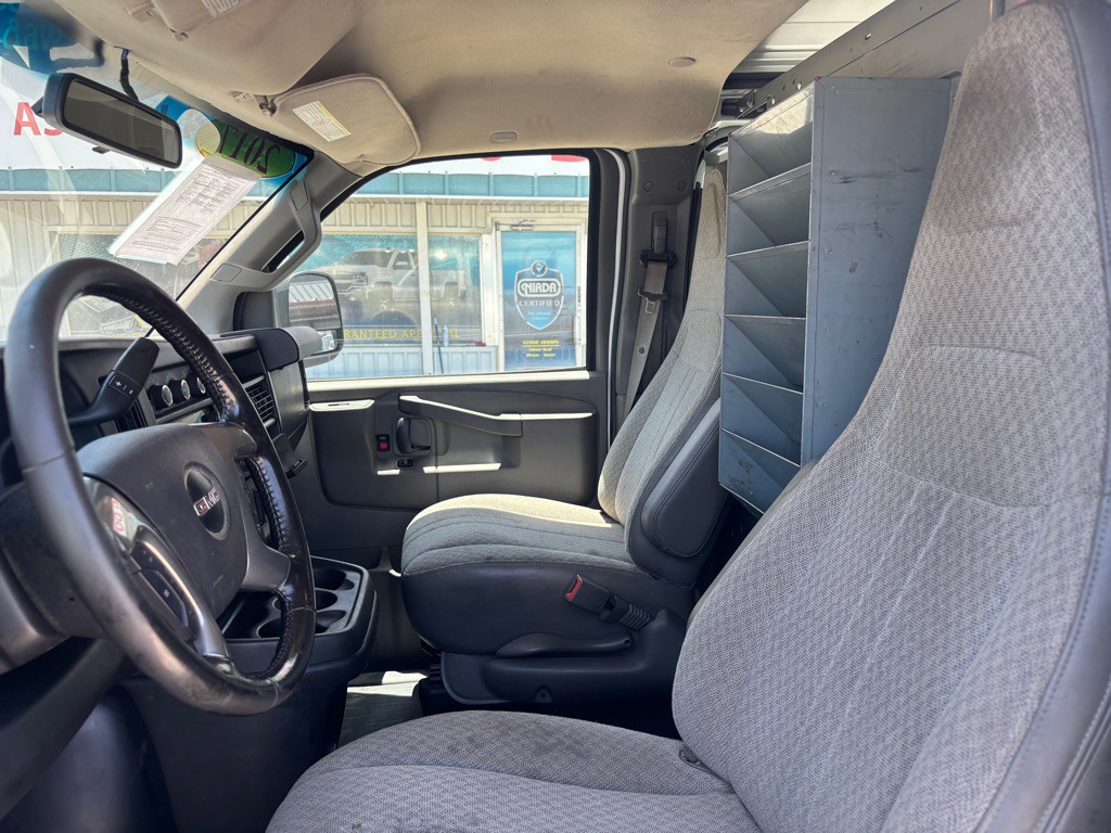 2017 GMC Savana Image 10