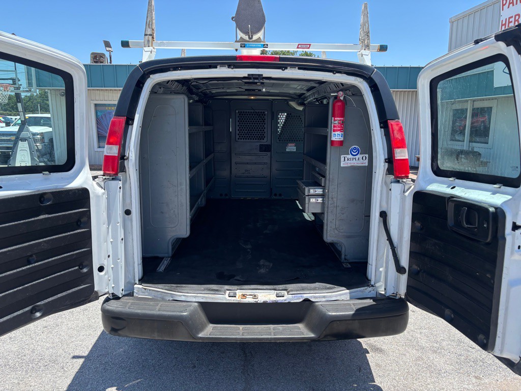 2017 GMC Savana Image 15