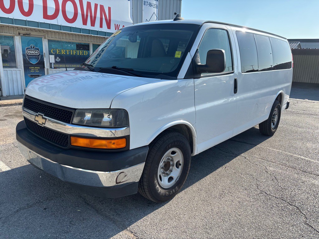2017 Chevrolet Express Image 1