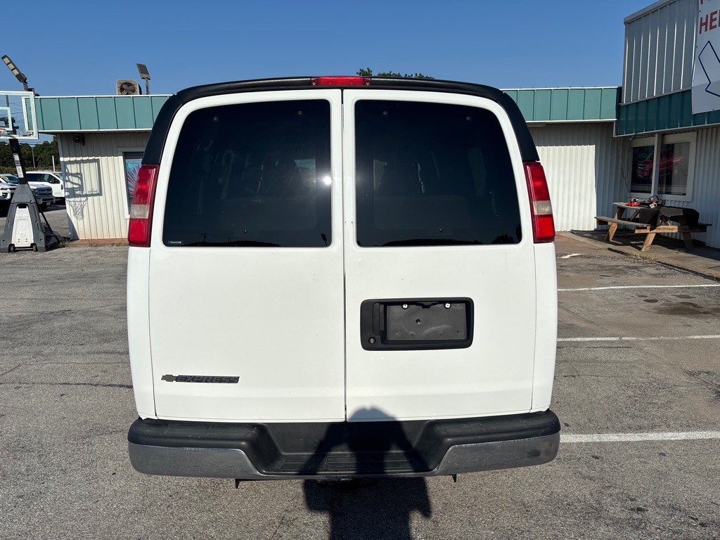 2017 Chevrolet Express Image 4
