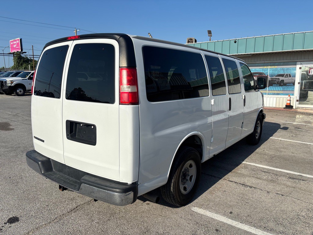 2017 Chevrolet Express Image 5