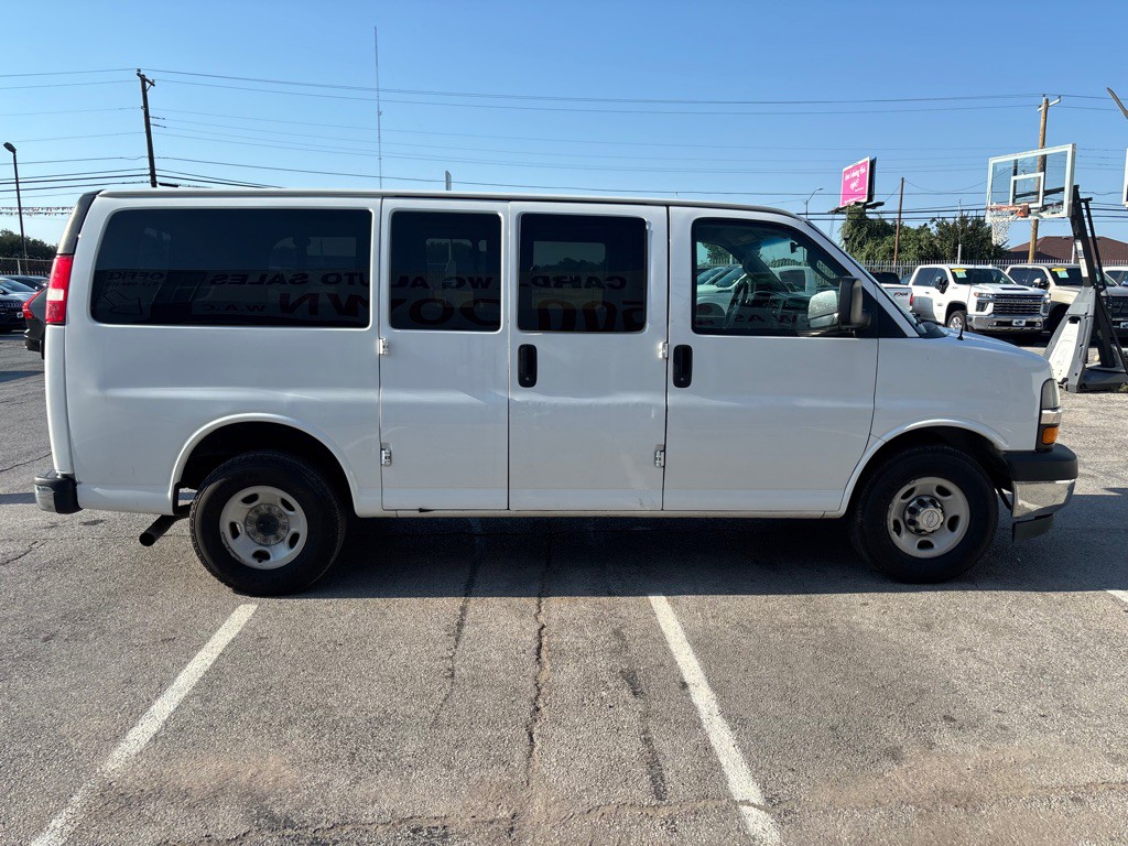 2017 Chevrolet Express Image 6