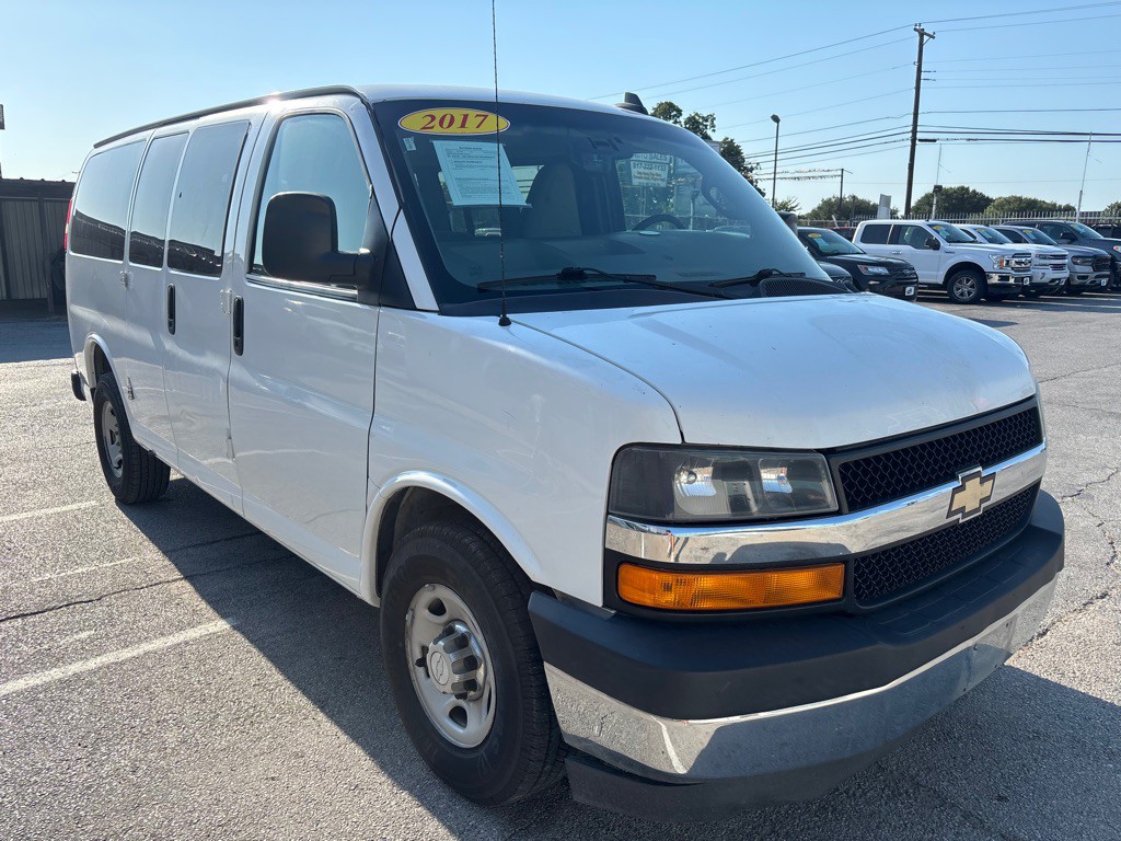 2017 Chevrolet Express Image 7