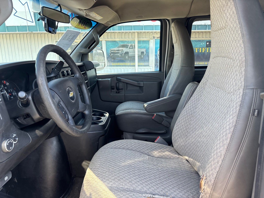 2017 Chevrolet Express Image 9