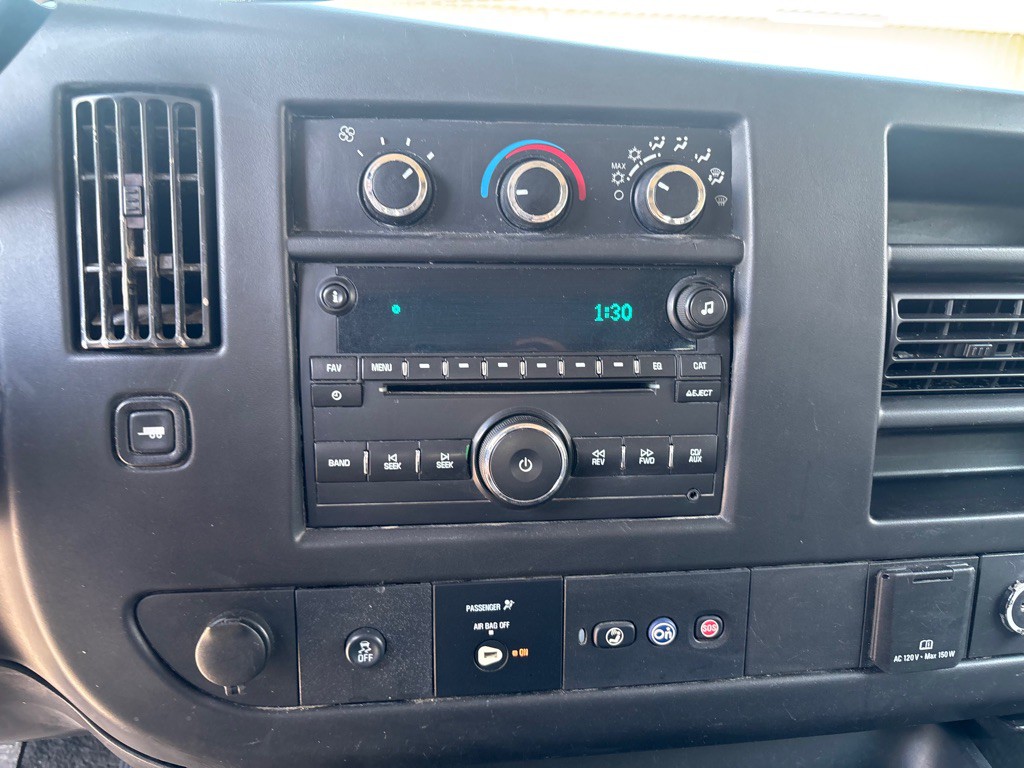 2017 Chevrolet Express Image 11