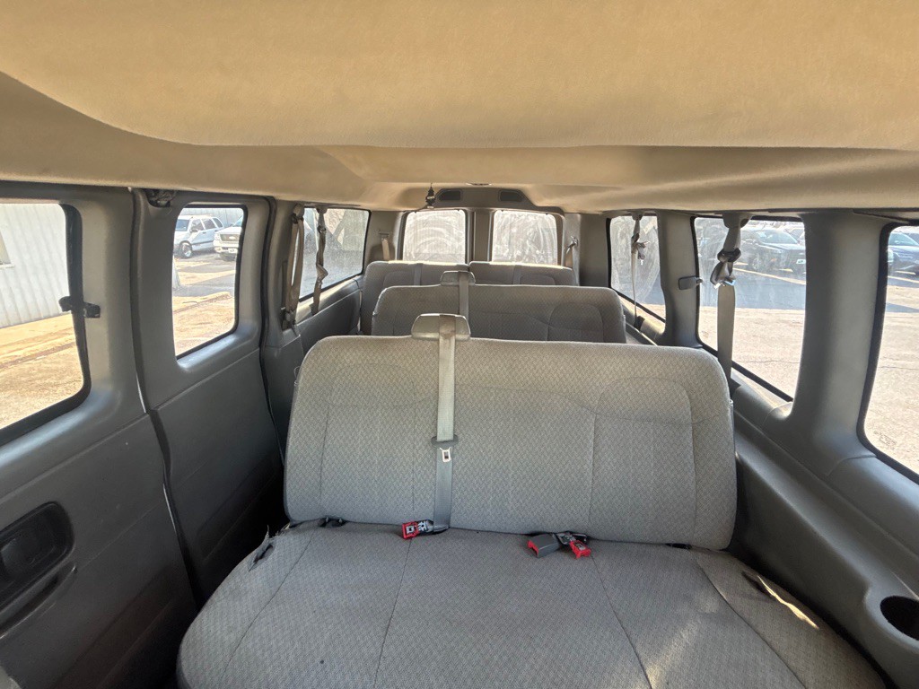 2017 Chevrolet Express Image 12