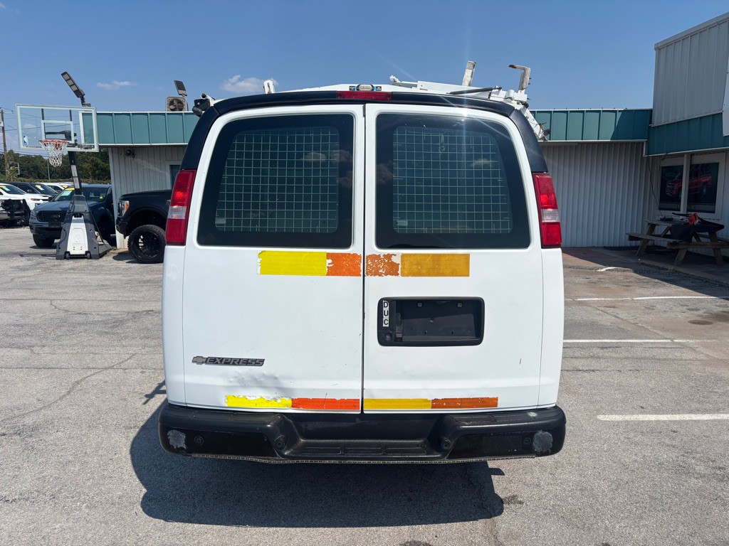 2017 Chevrolet Express Image 4