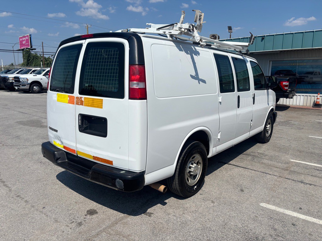 2017 Chevrolet Express Image 5