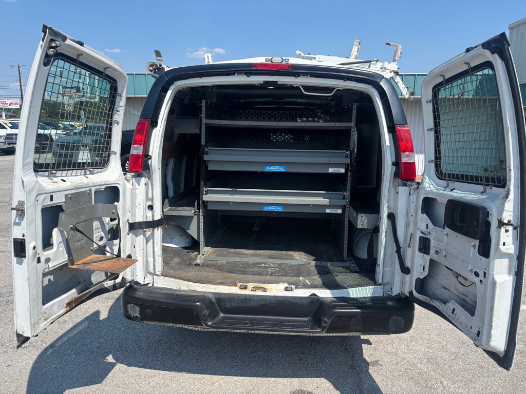 2017 Chevrolet Express Image 12