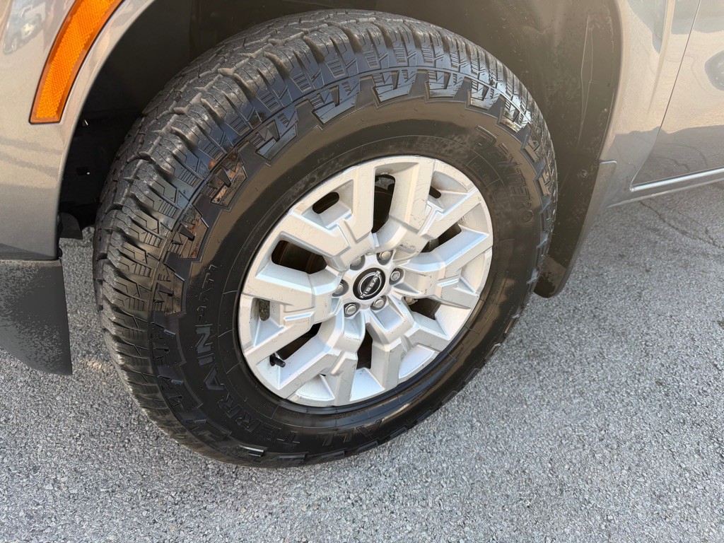 2022 Nissan Frontier Image 9