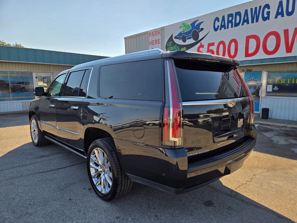 2019 Cadillac Escalade Image 3