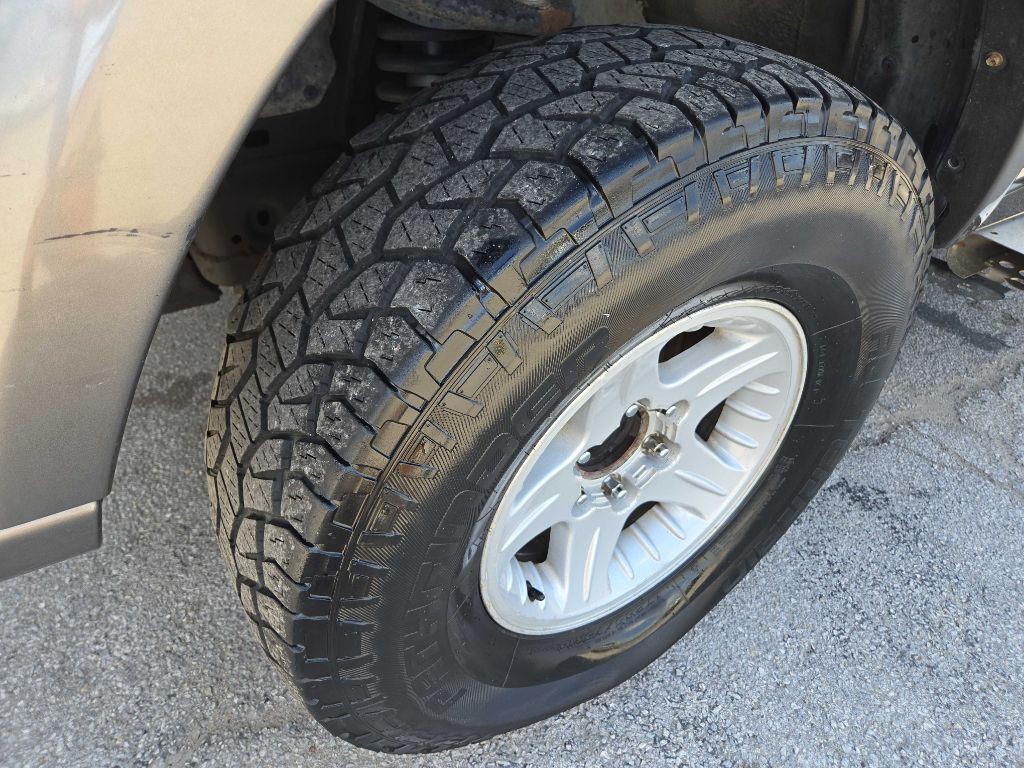 2004 Toyota Tundra Image 10