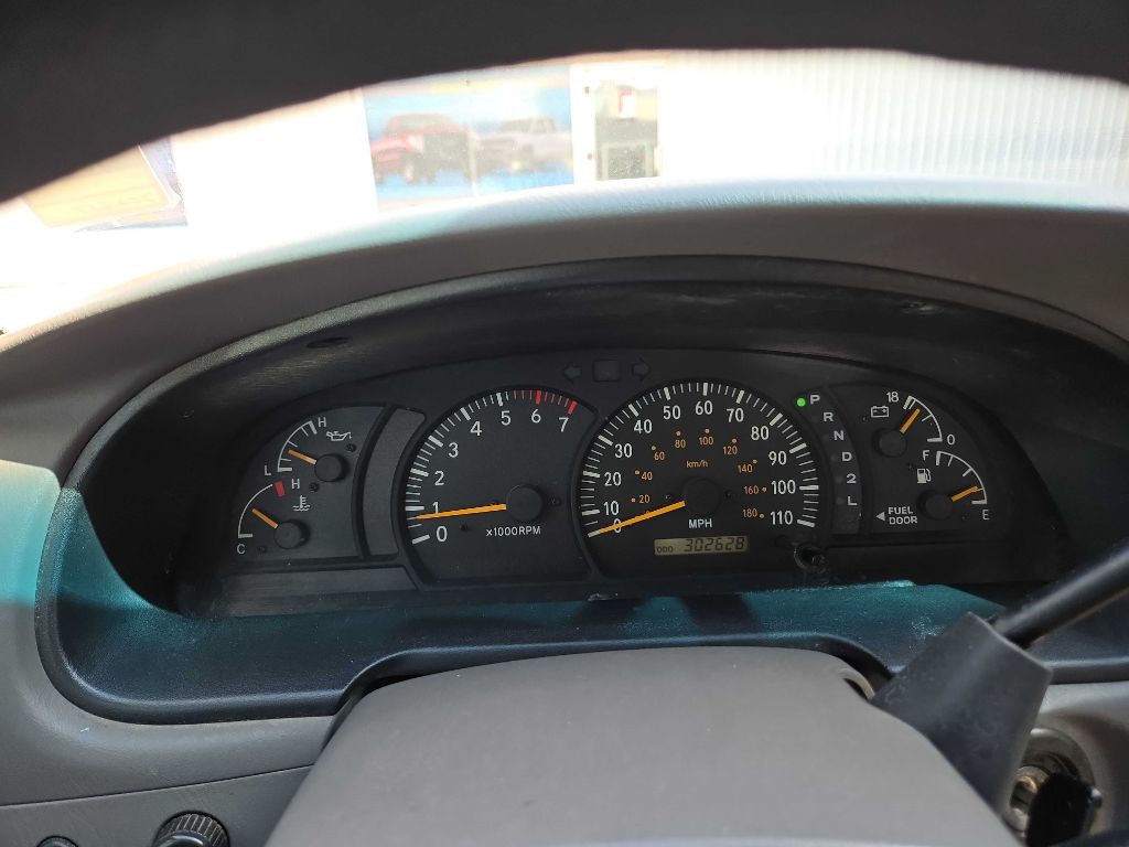 2004 Toyota Tundra Image 15