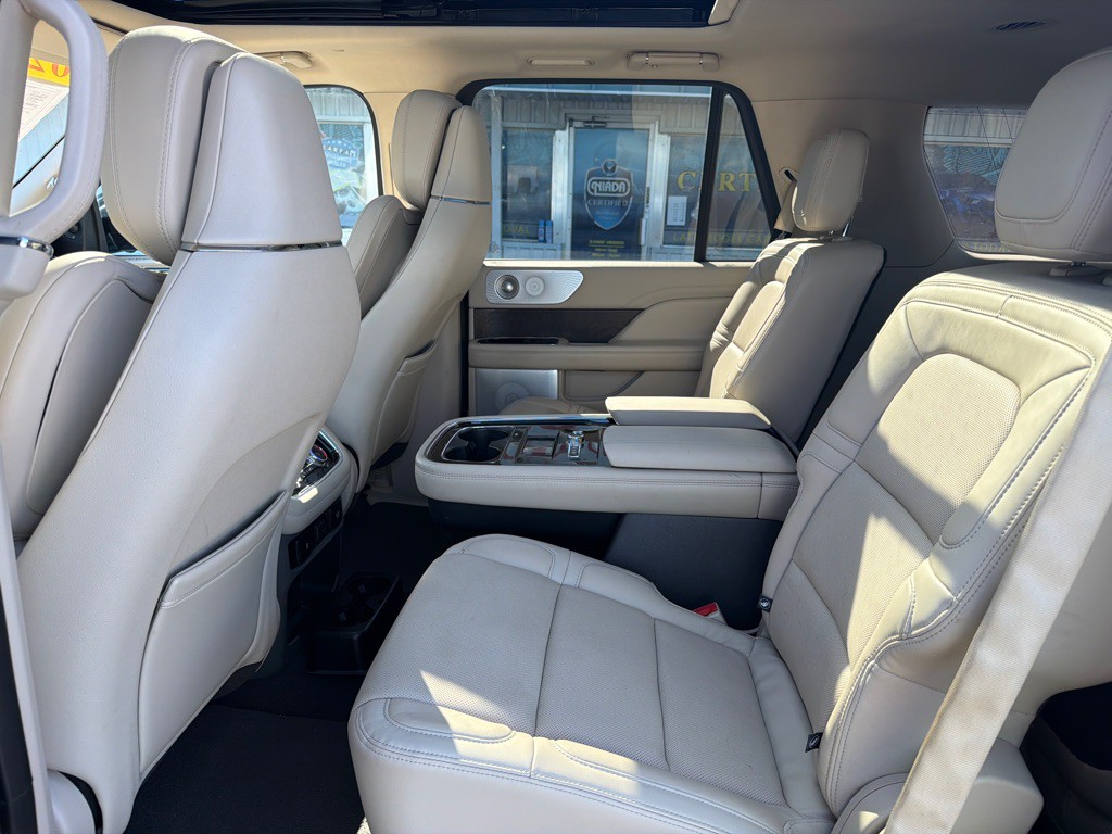 2020 Lincoln Navigator Image 12