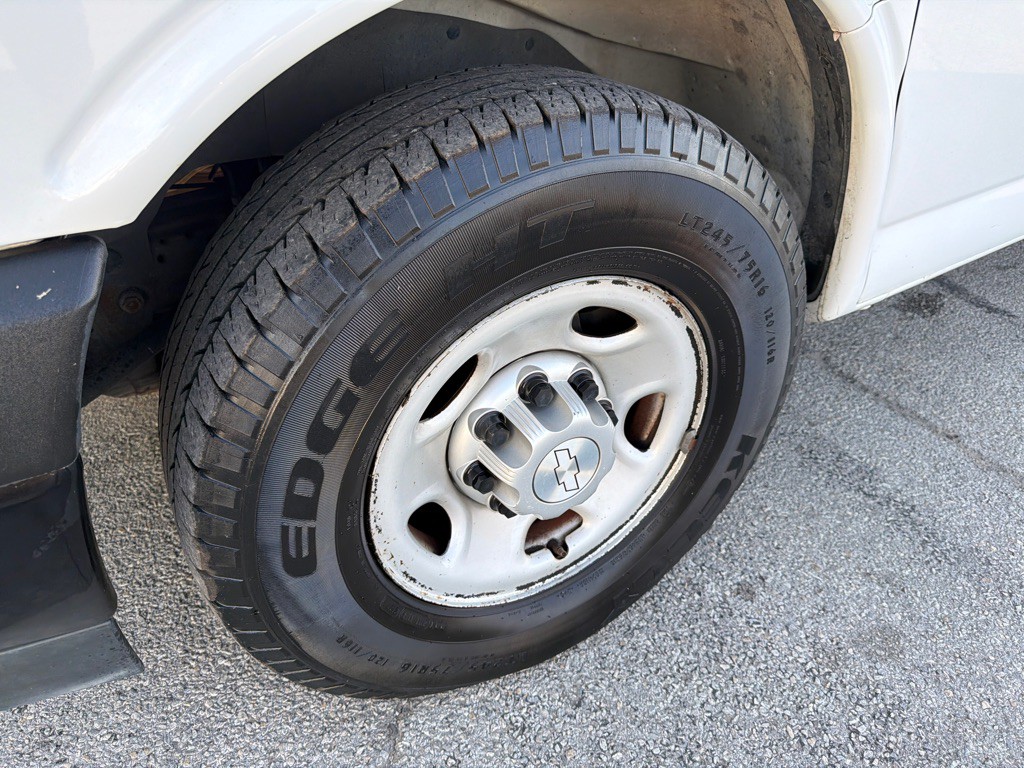 2019 Chevrolet Express Image 9