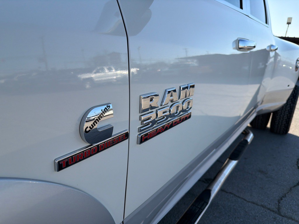 2016 RAM 3500 Image 9