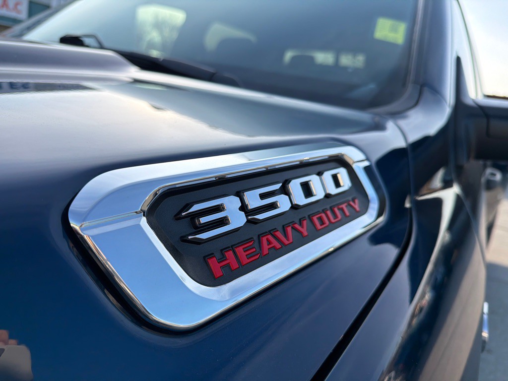 2022 RAM 3500 Image 9