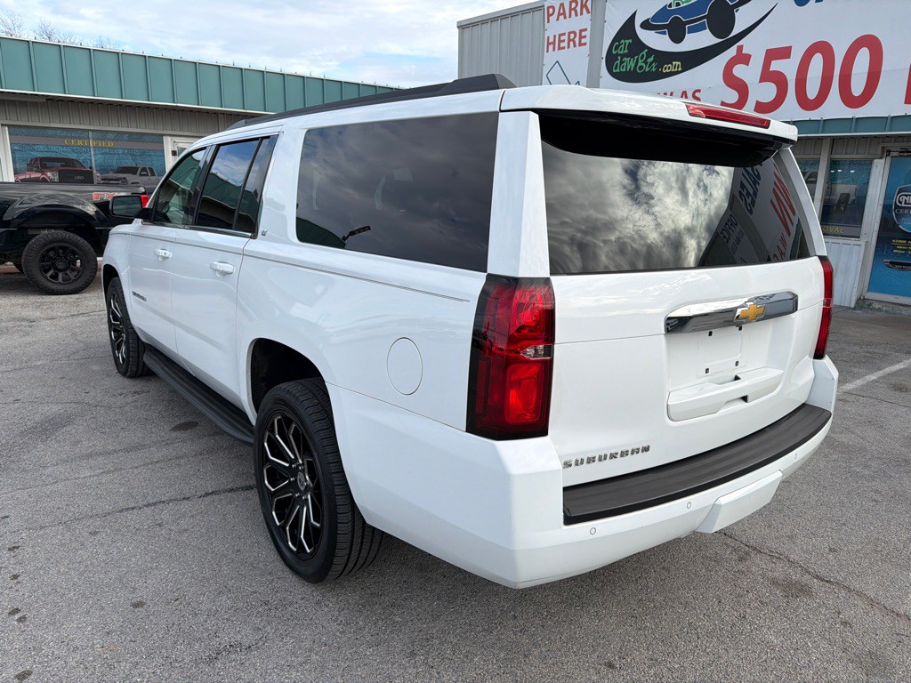 2016 Chevrolet Suburban Image 3