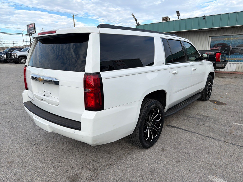 2016 Chevrolet Suburban Image 5