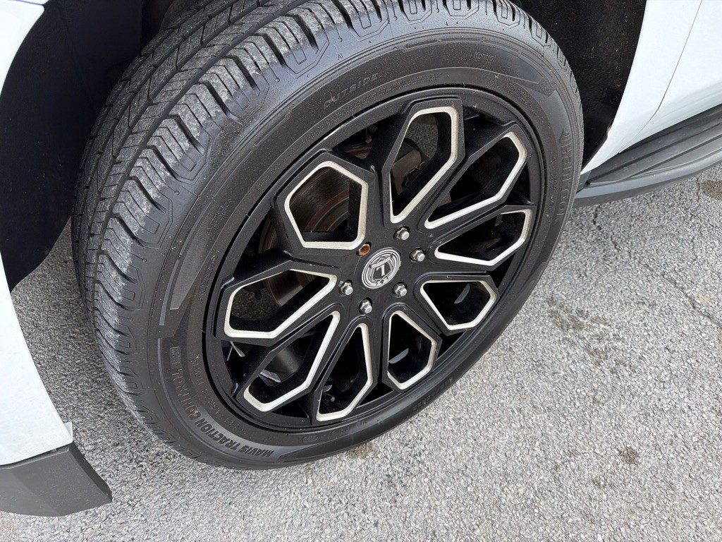 2016 Chevrolet Suburban Image 9