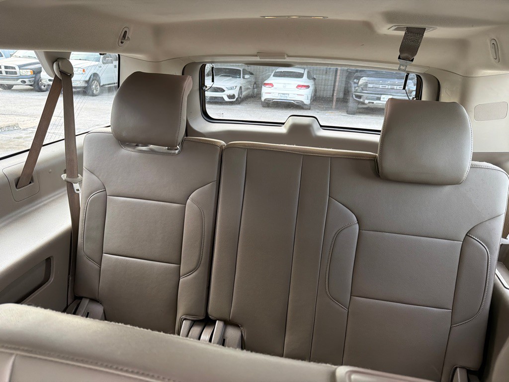 2016 Chevrolet Suburban Image 12