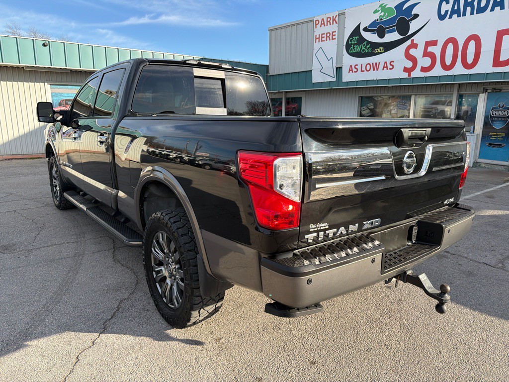 2017 Nissan Titan Image 3