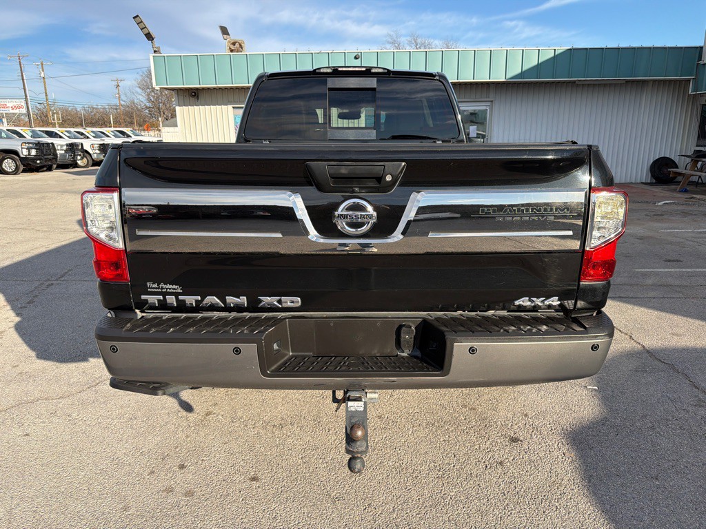 2017 Nissan Titan Image 4