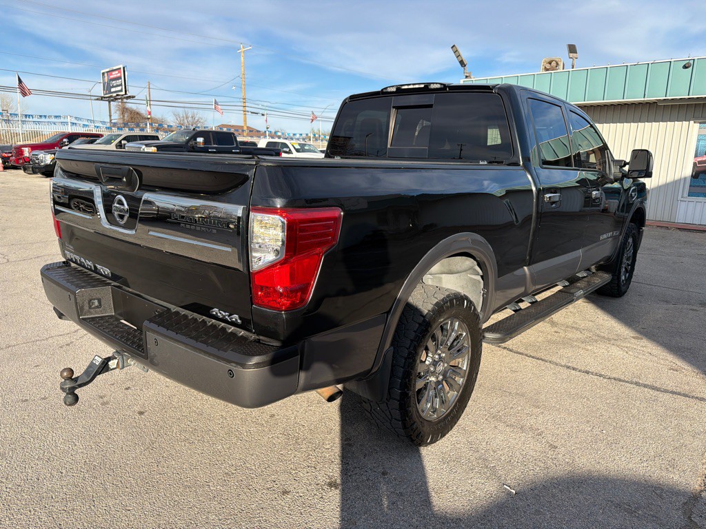 2017 Nissan Titan Image 5