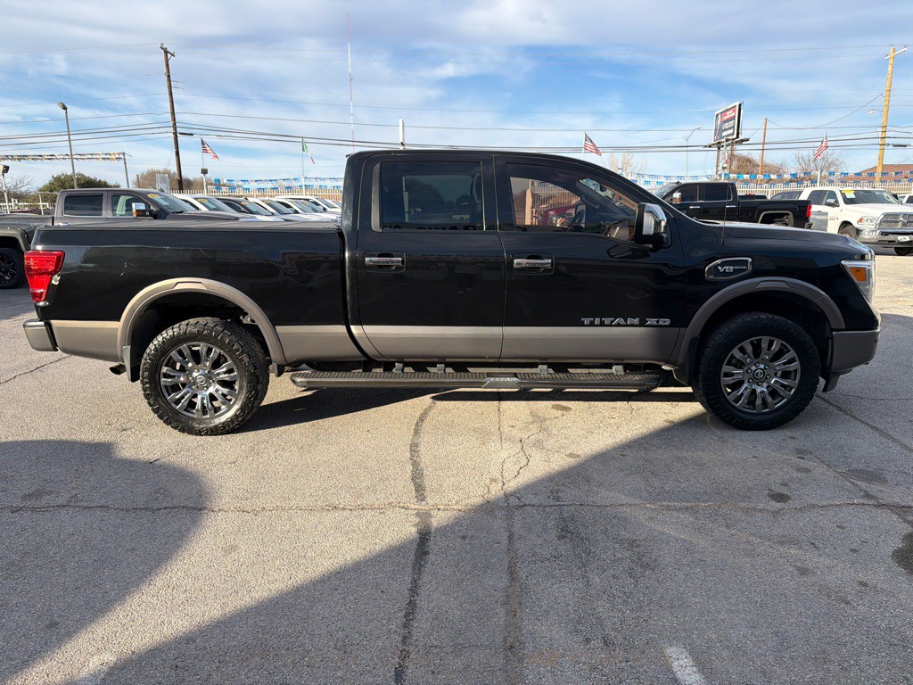 2017 Nissan Titan Image 6