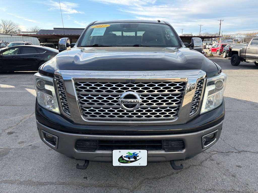 2017 Nissan Titan Image 8
