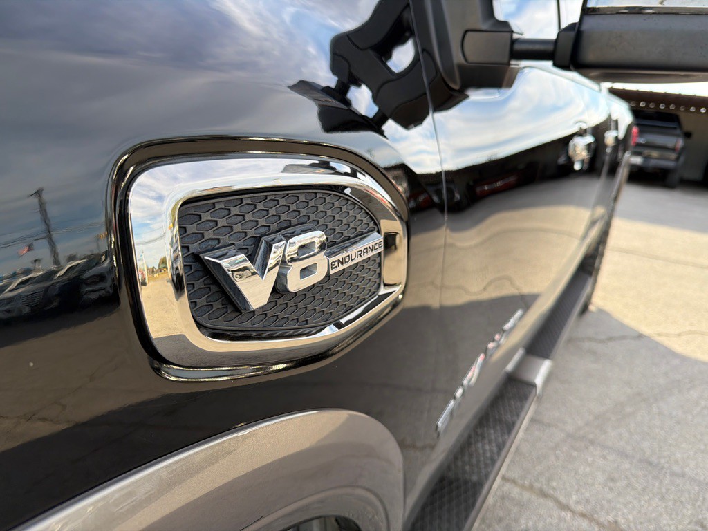 2017 Nissan Titan Image 10