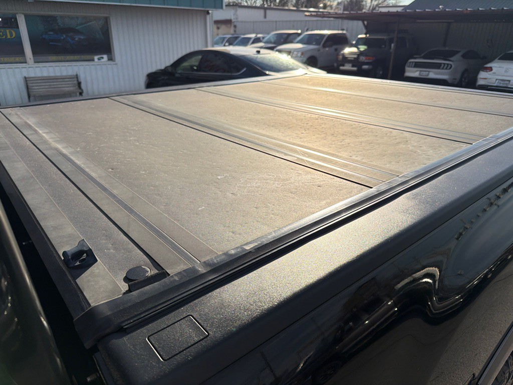 2017 Nissan Titan Image 12