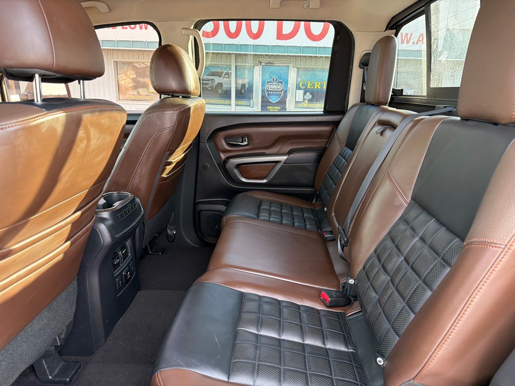 2017 Nissan Titan Image 14