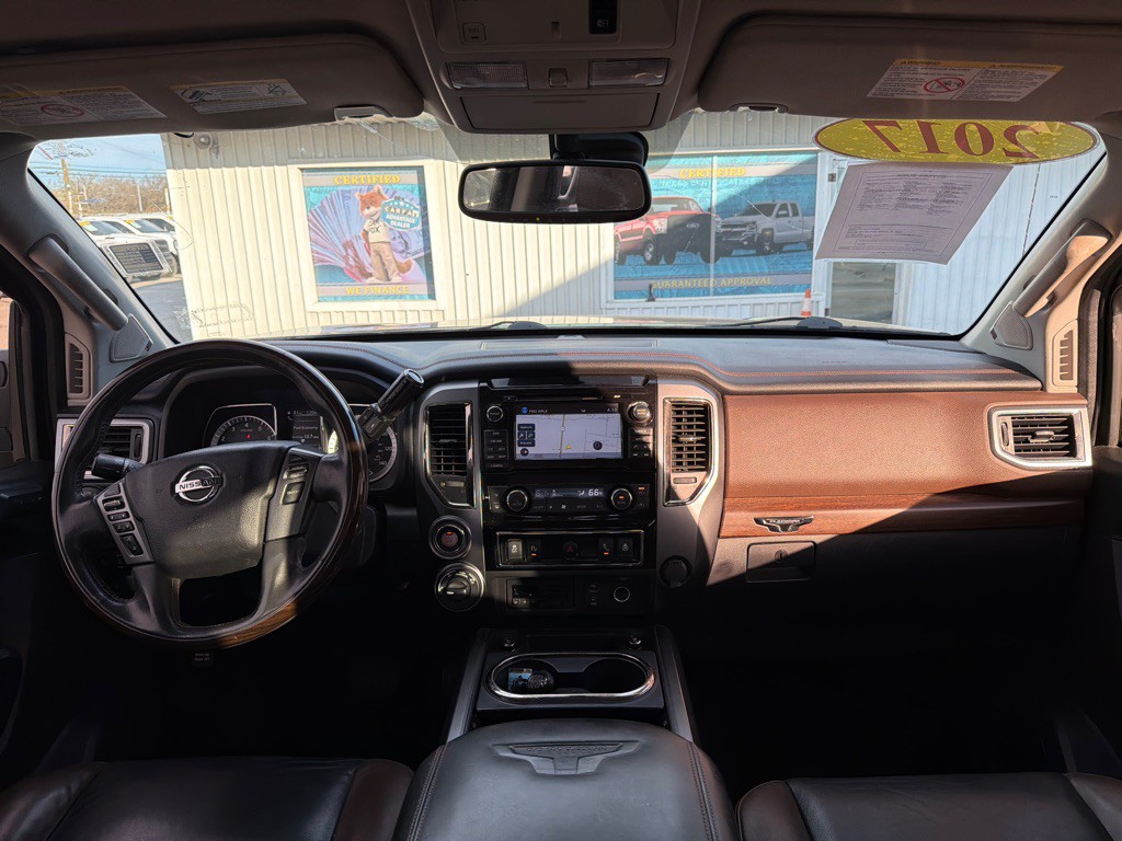 2017 Nissan Titan Image 16