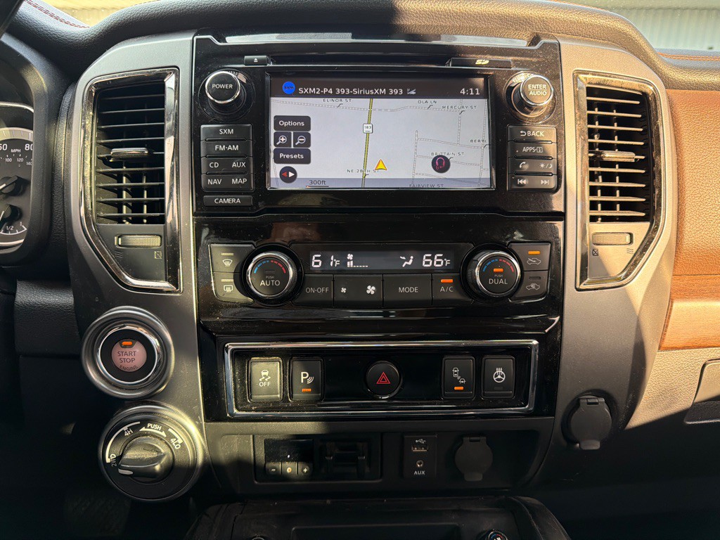 2017 Nissan Titan Image 18