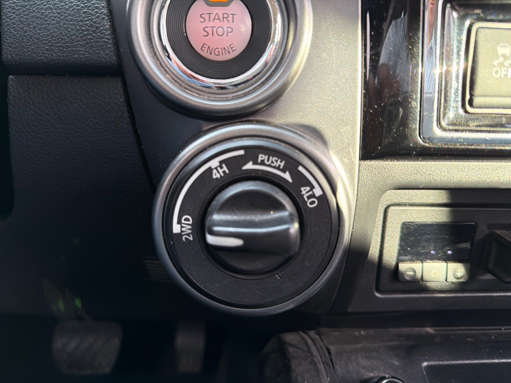 2017 Nissan Titan Image 19