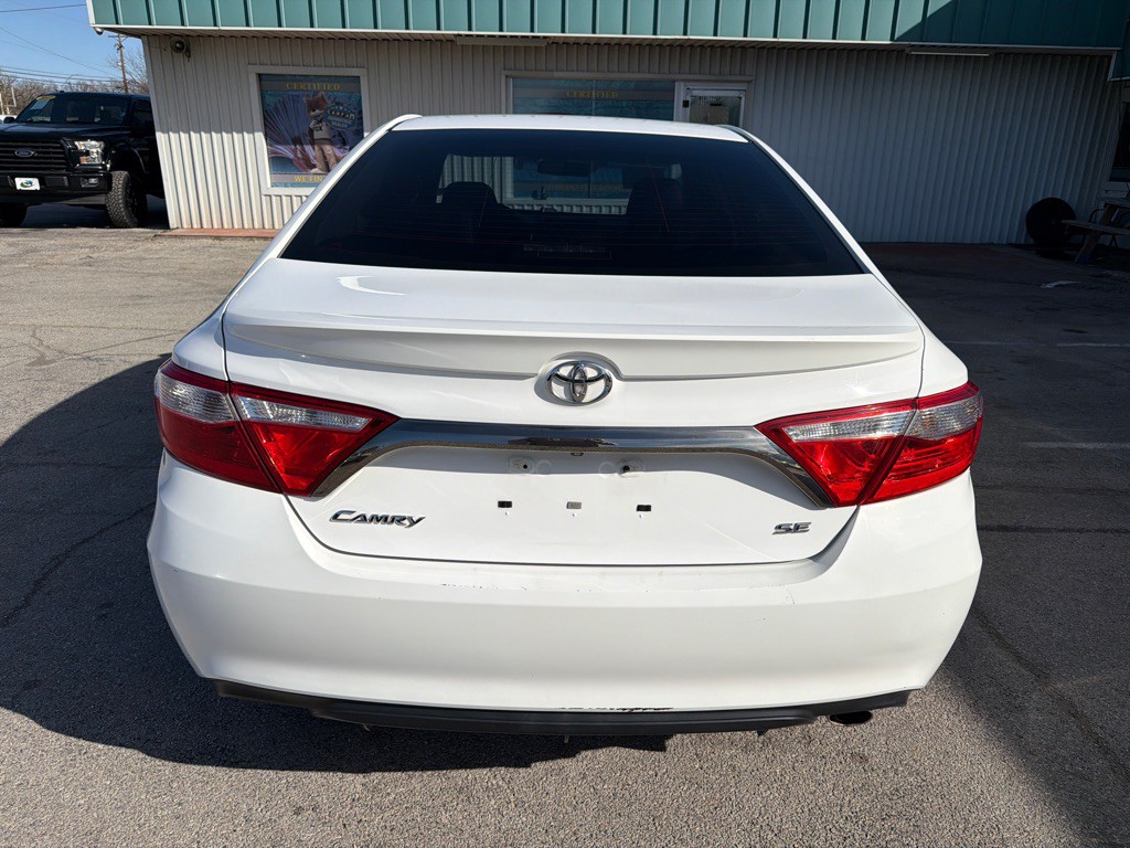 2016 Toyota Camry Image 4