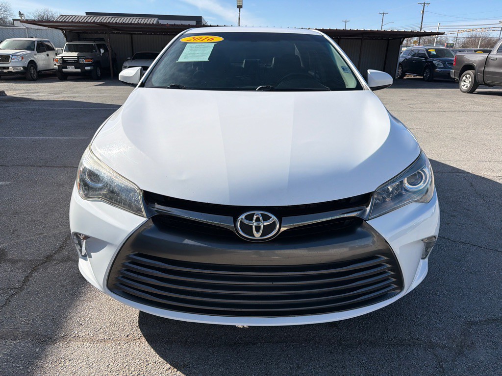 2016 Toyota Camry Image 8