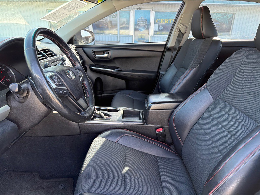 2016 Toyota Camry Image 10