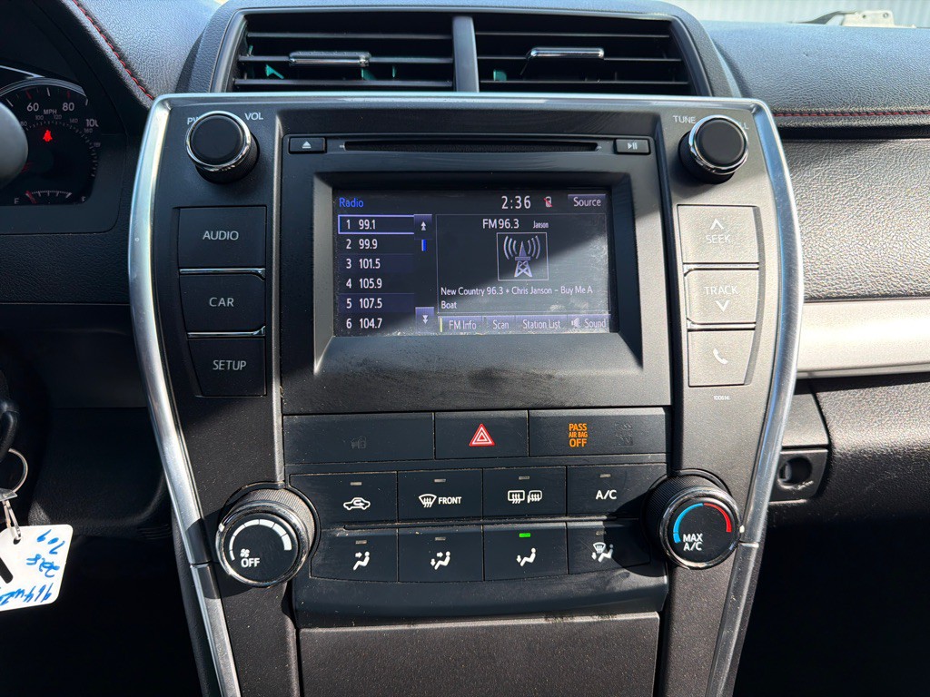 2016 Toyota Camry Image 14