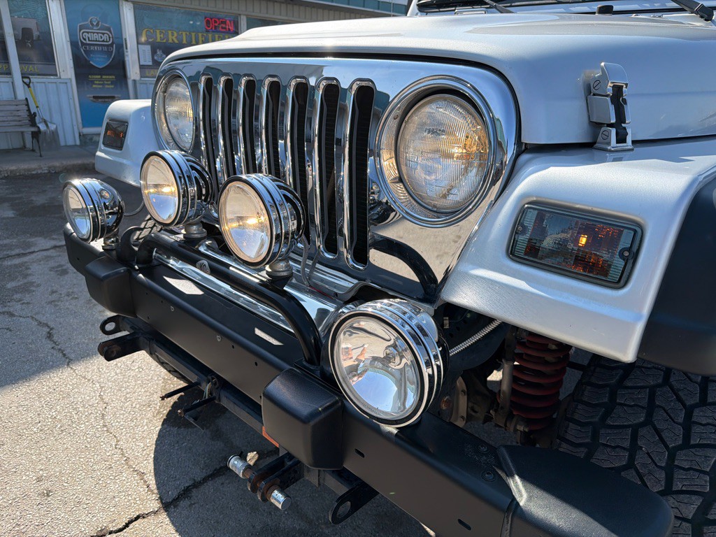 2004 Jeep Wrangler Image 9