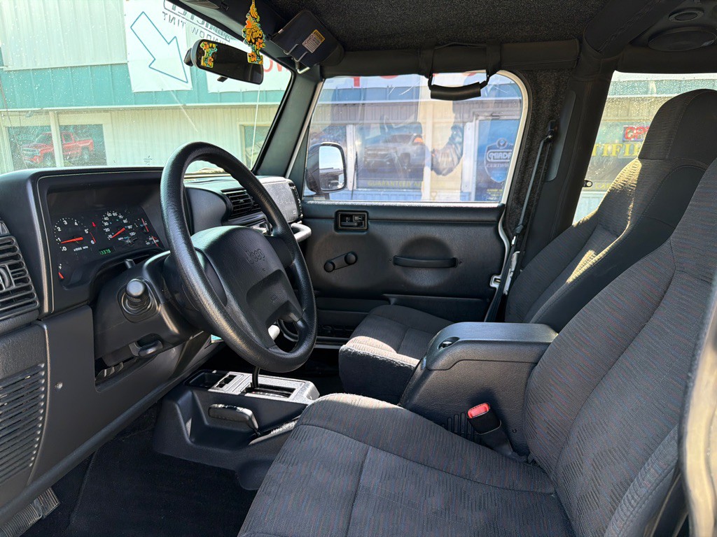 2004 Jeep Wrangler Image 12